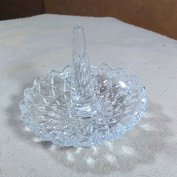 Pretty crystal ring and trinket holder
